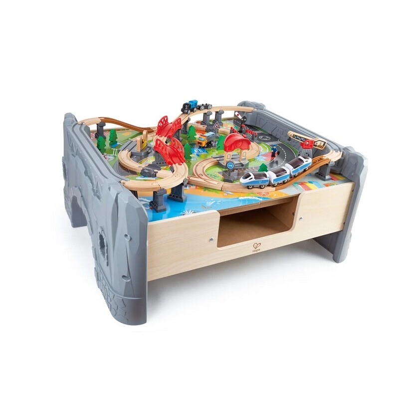 Hape Hrací stůl s vláčkodráhou 70ks